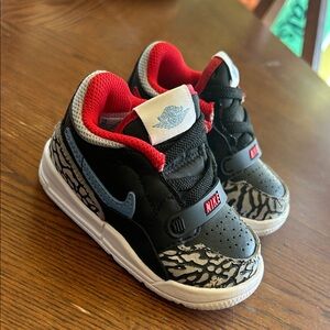 Nike Kids Black, Red & Light Blue Low-Top Sneakers